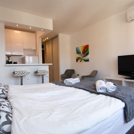 A Blok New Modern - Free Garage Parking, Comfortable, Quiet With A Park View Belgrade Exterior photo