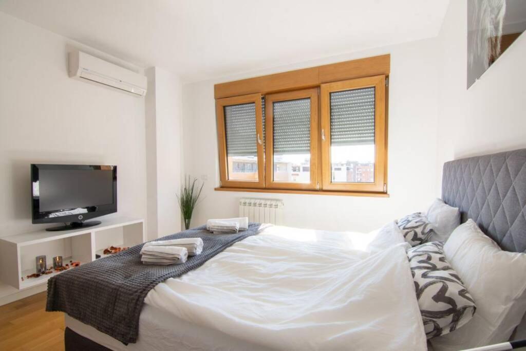 A Blok New Modern - Free Garage Parking, Comfortable, Quiet With A Park View Belgrade Exterior photo