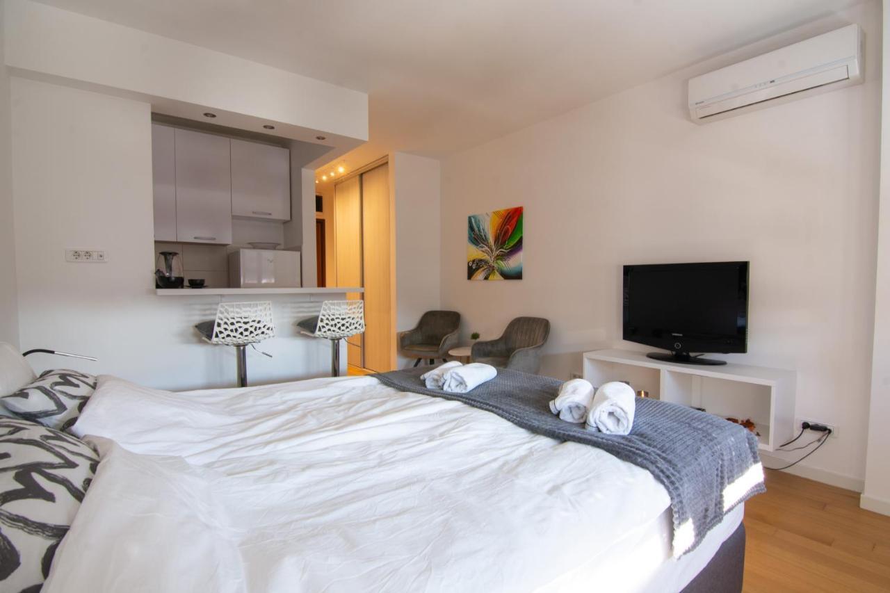 A Blok New Modern - Free Garage Parking, Comfortable, Quiet With A Park View Belgrade Exterior photo